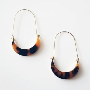 Loop tortoise resin/acrylic statement earrings